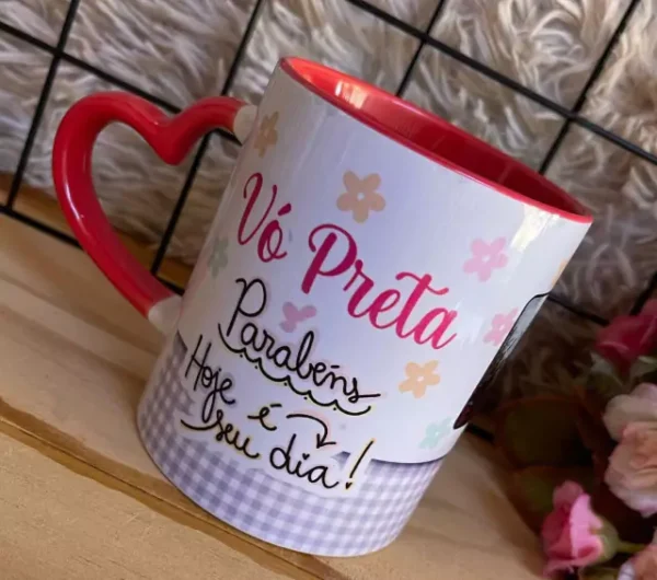 CANECA CERÂMICA ALÇA DE CORAÇÃO -ANIVERSÁRIO