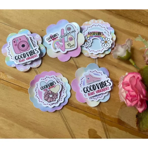 TOPPER PARA DOCINHOS E CUPCAKES 5X5 CM EM CAMDAS KIT COM 20 UND